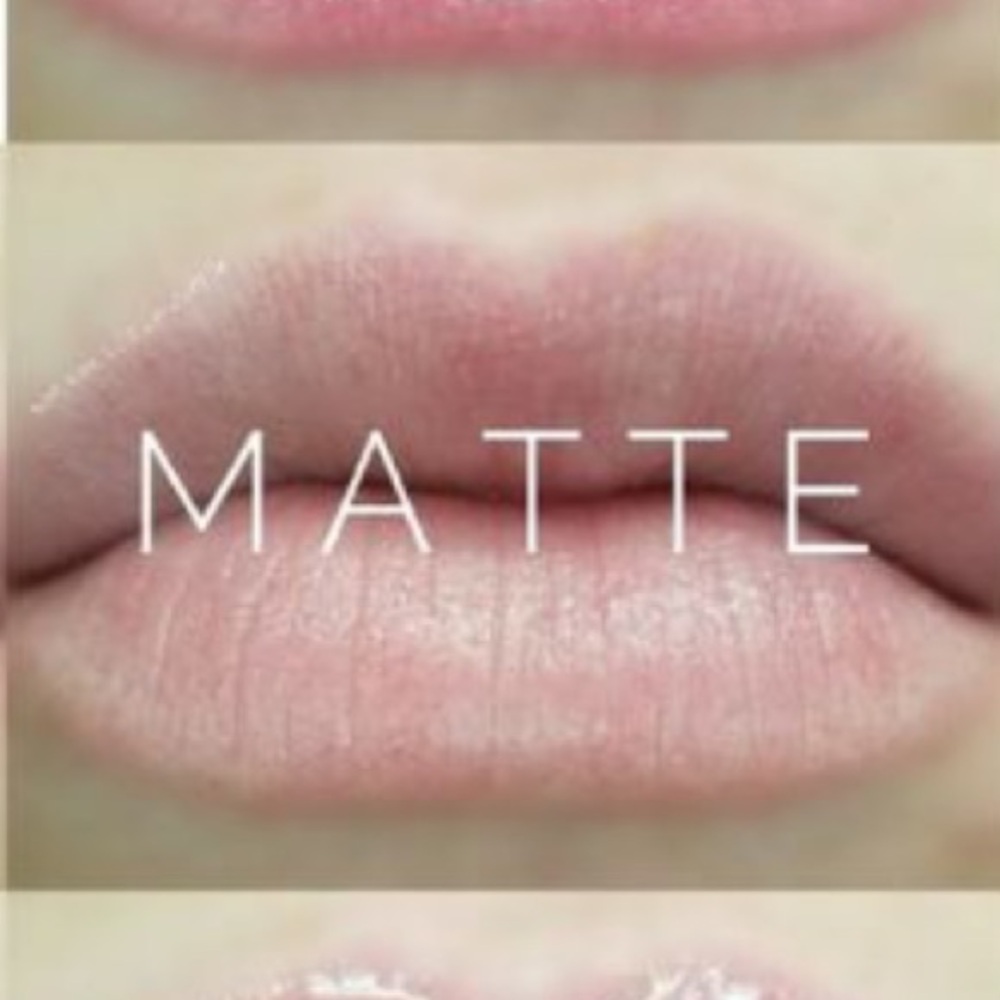 ✨ 2/$27- 3/$40 - 4/$50 or buy more and save more! ✨Matte LipSense Topper Gloss